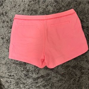 Lilly Pulitzer Women's Mid-Rise preppy Chino Style Short Pink Size 4